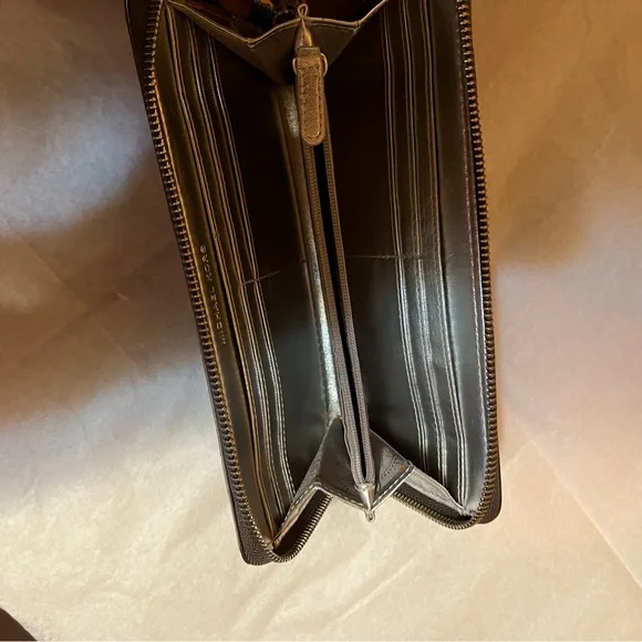 Michael Kors Shiny Silver Wallet. NWOT - Picture 4 of 4